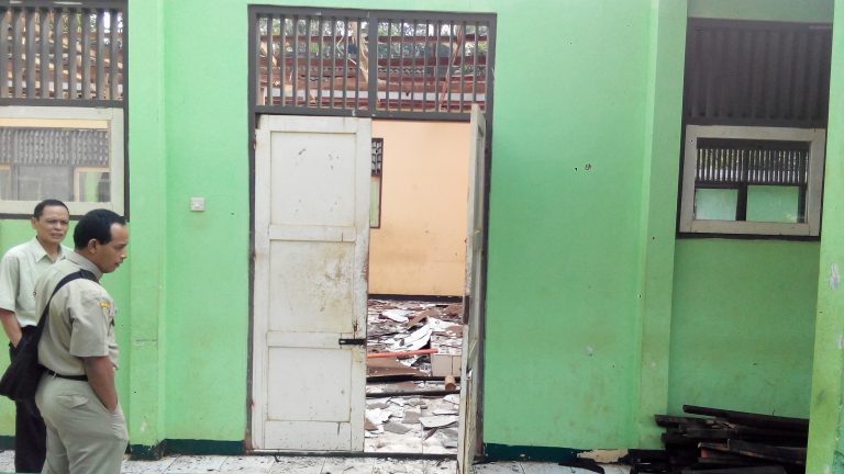 Bakeuda Melakukan Verifikasi Bongkaran Gedung SMP N 2 Kaligondang